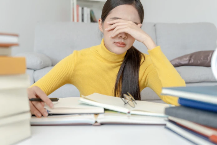 القلق: توضيح للعوامل المسببة للقلق وأثره على الصحة النفسية